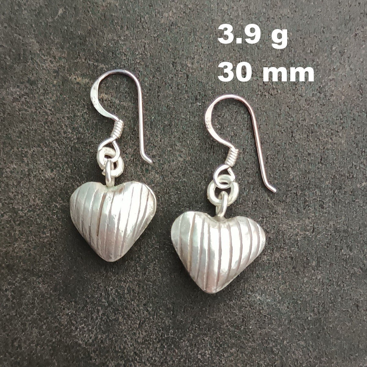 FINE SILVER EARRINGS VINTAGE CRAFT DANGLE ARTISAN 3g PATTERN HEART CHARM #E066