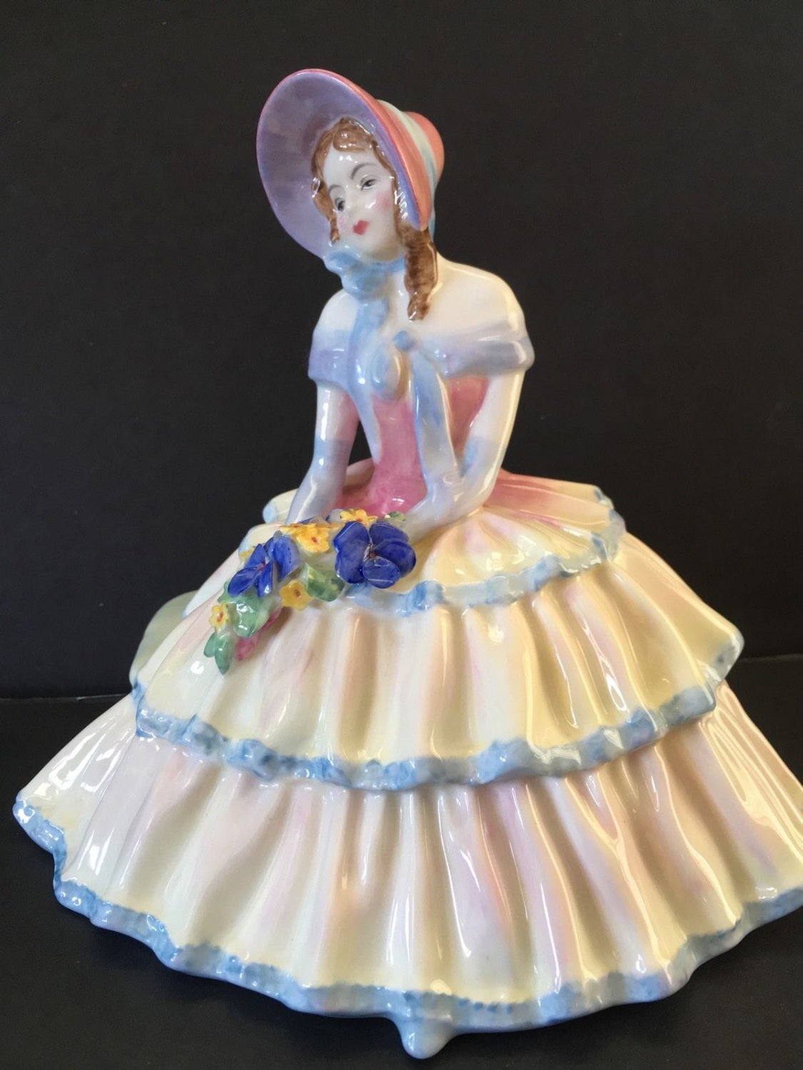 Vintage. Royal Doulton Figurine "DAY DREAMS" HN 1731 MINT