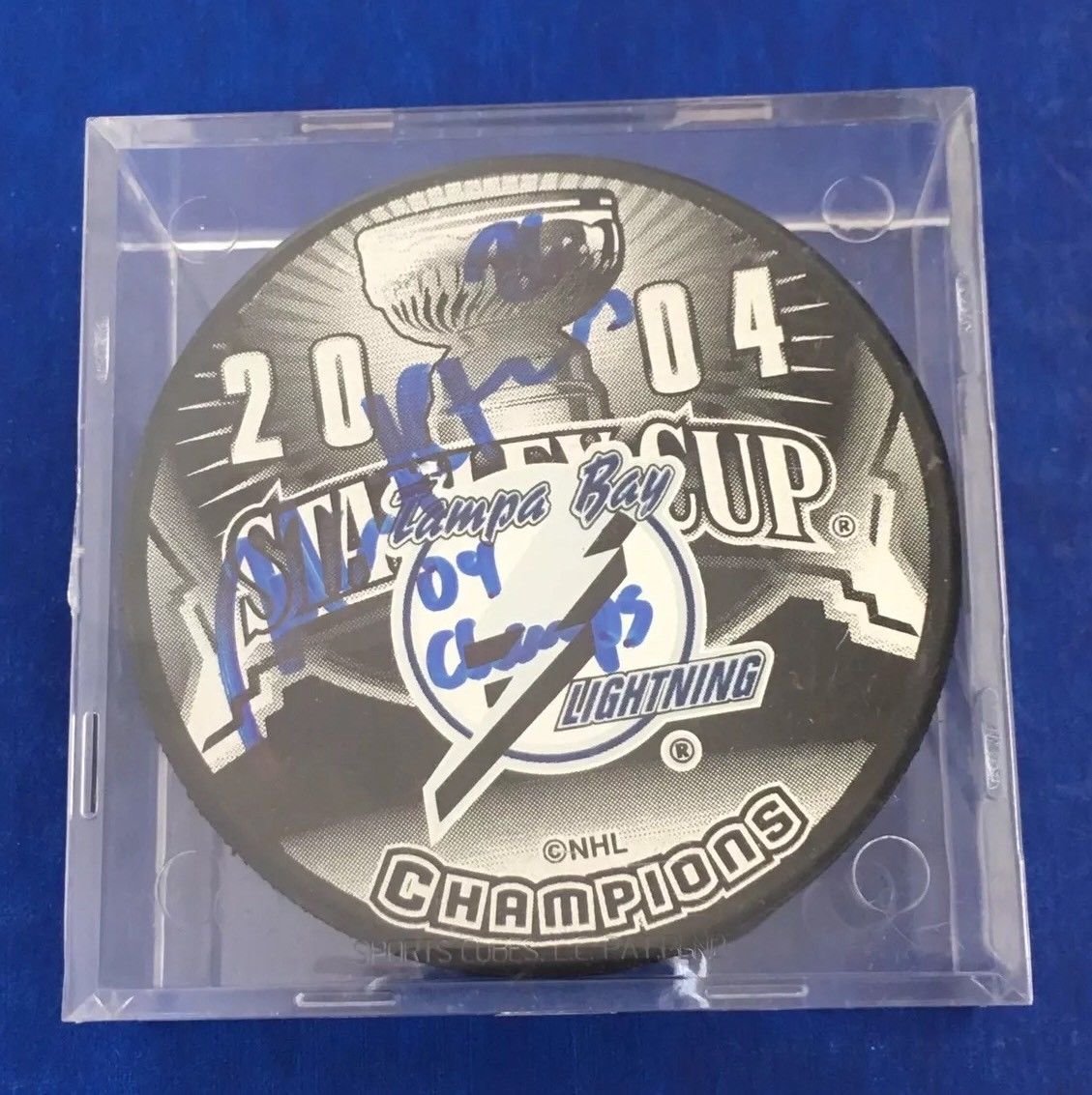 Signed Puck Martin St Louis 2004 Stanley Cup Champions Tampa Bay Lightning COA