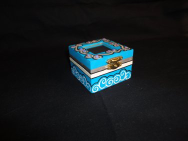 Wooden trinket box