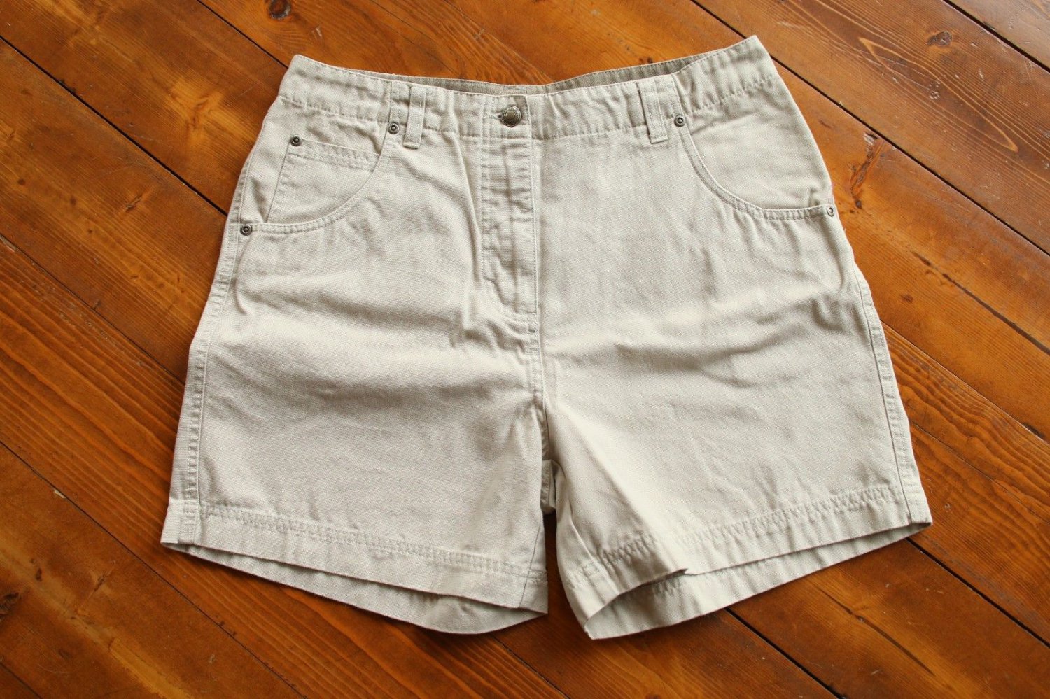 Women’s Woolrich Size 10 100 Cotton Khaki hiking Shorts