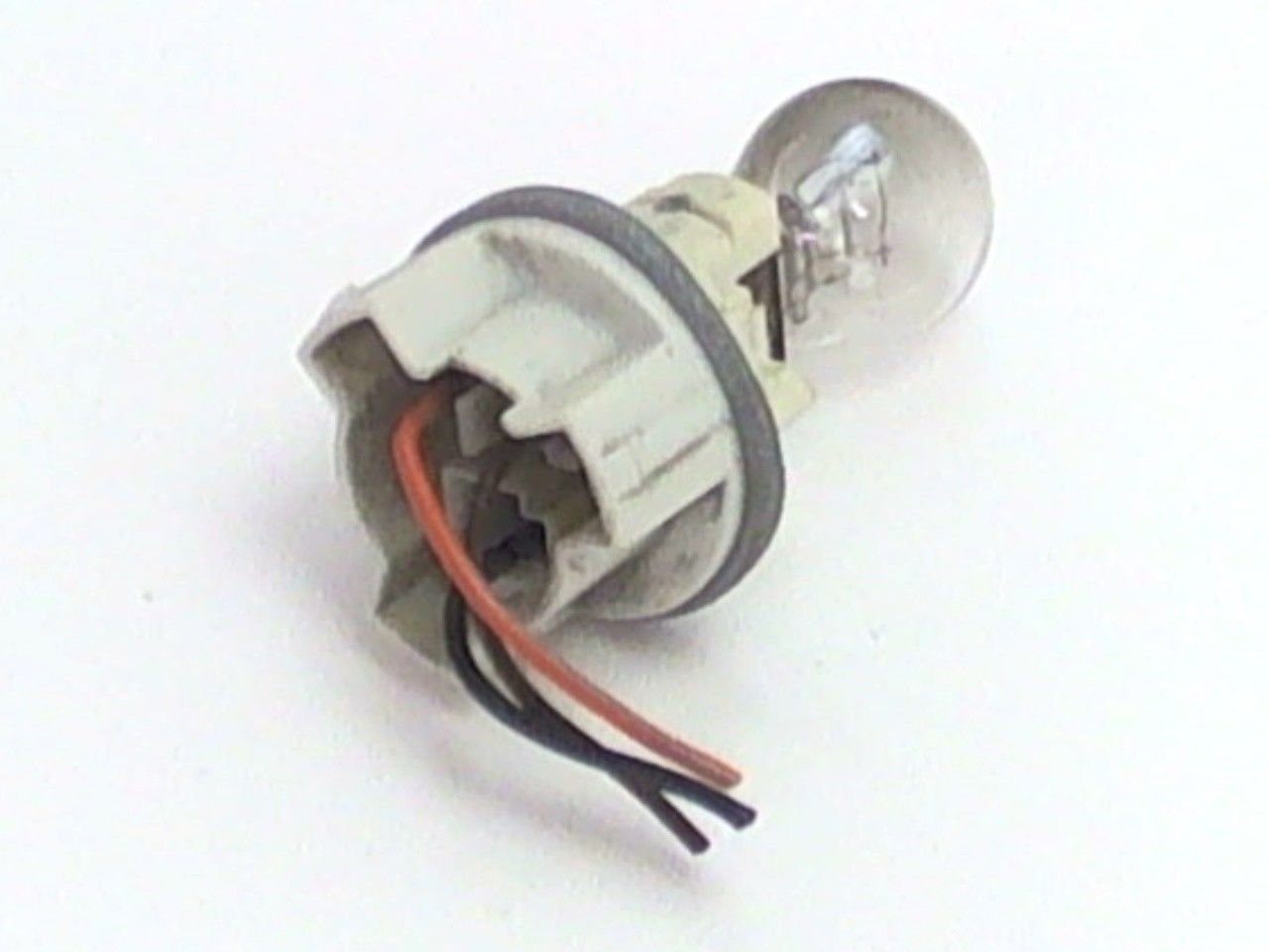 92 93 94 95 96 FORD THUNDERBIRD OUTER TAIL LIGHT LAMP TAILLIGHT BULB SOCKET