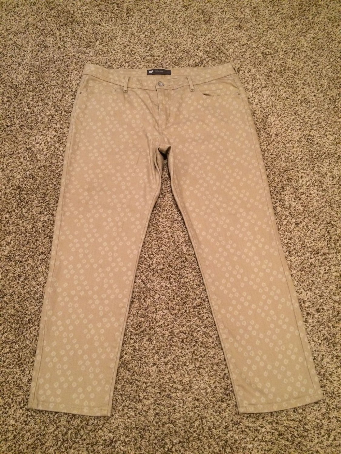 beige levis jeans