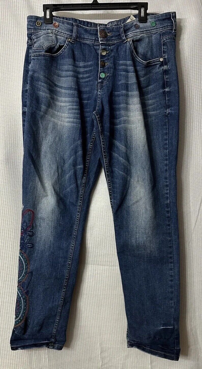 Desigual Why Womens Medium Wash Embroidered Jeans Denim Size 32x30 EUC