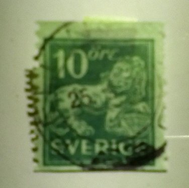 SWEDEN #127V 10ORE LION, FRAME RARE-WMK USED, SCARCE -VERY FINE-FV