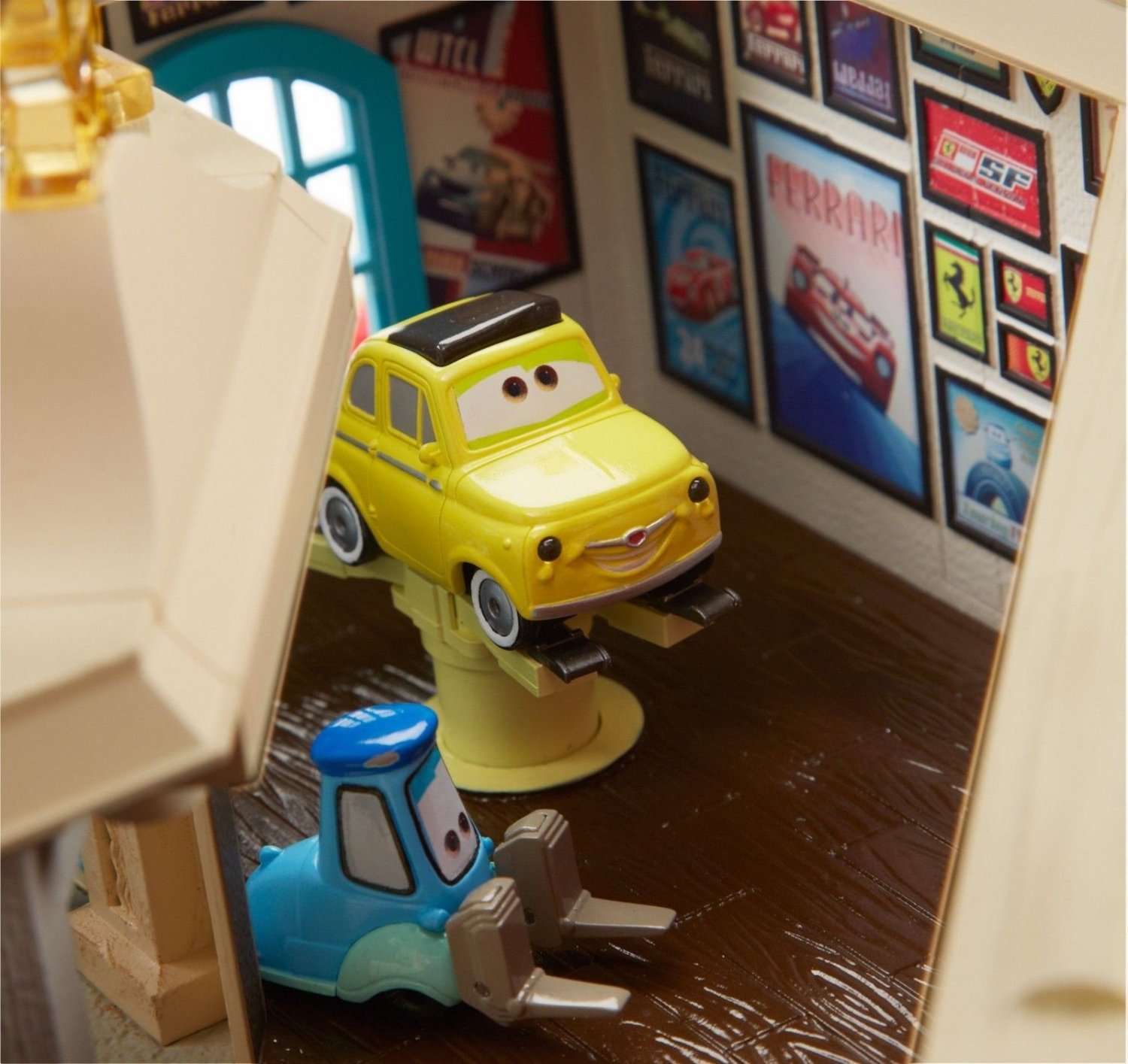Disney/Pixar Cars Precision Series Luigi's Casa Della Tires Playset