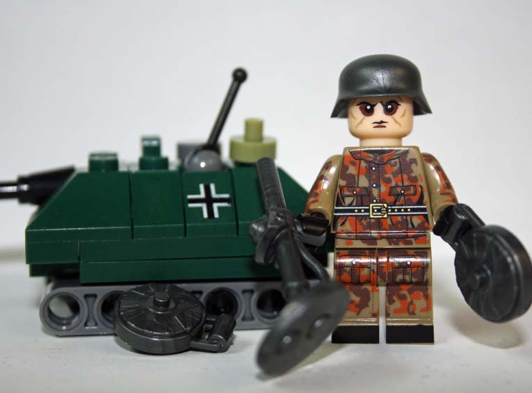 German Sergeant WW2 custom minifigure with small tank movie building  Army toy figure!
