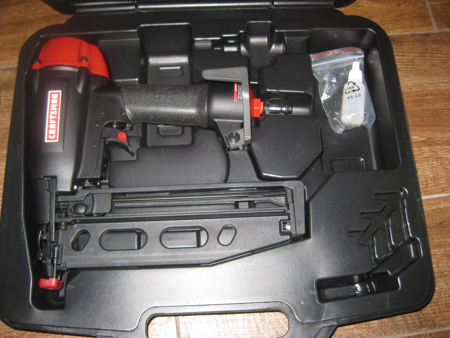 PROFESSIONAL GRADE NEW NIB 16 GAUGE CRAFTSMAN FINISH NAILER 918803 SEARS