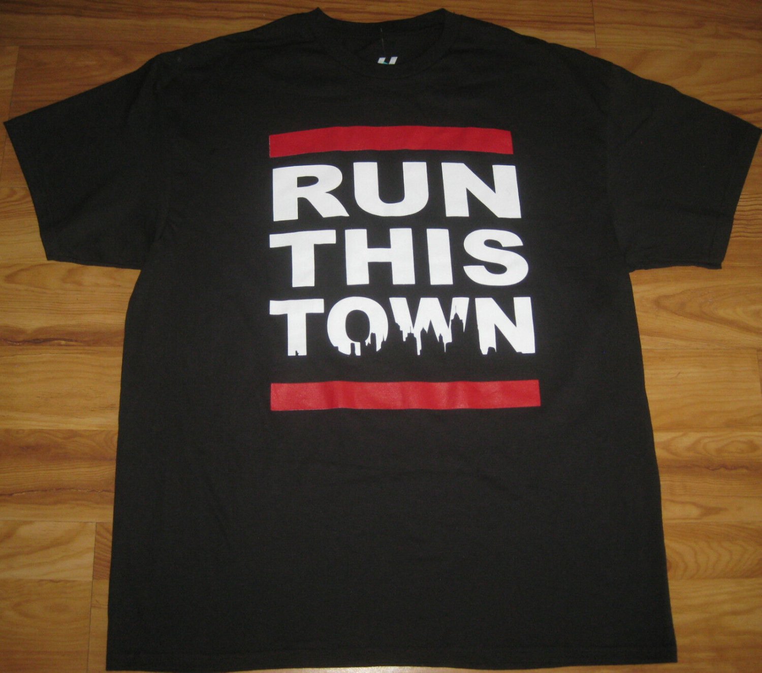RUN THIS TOWN RUN DMC T-Shirt XL DMC NEW YORK CITY SKYLINE BLACK NEW WHITE RED