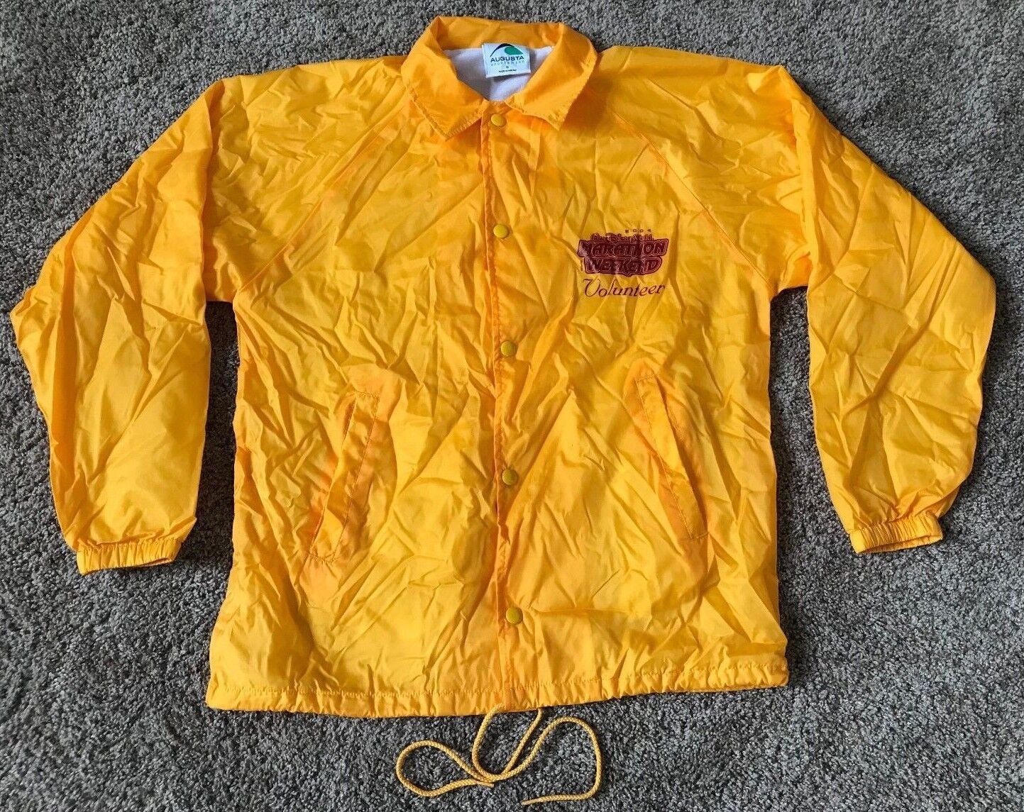 2004 WDW Disney Marathon Weekend Jacket sz Small Volunteer Windbreaker YELLOW