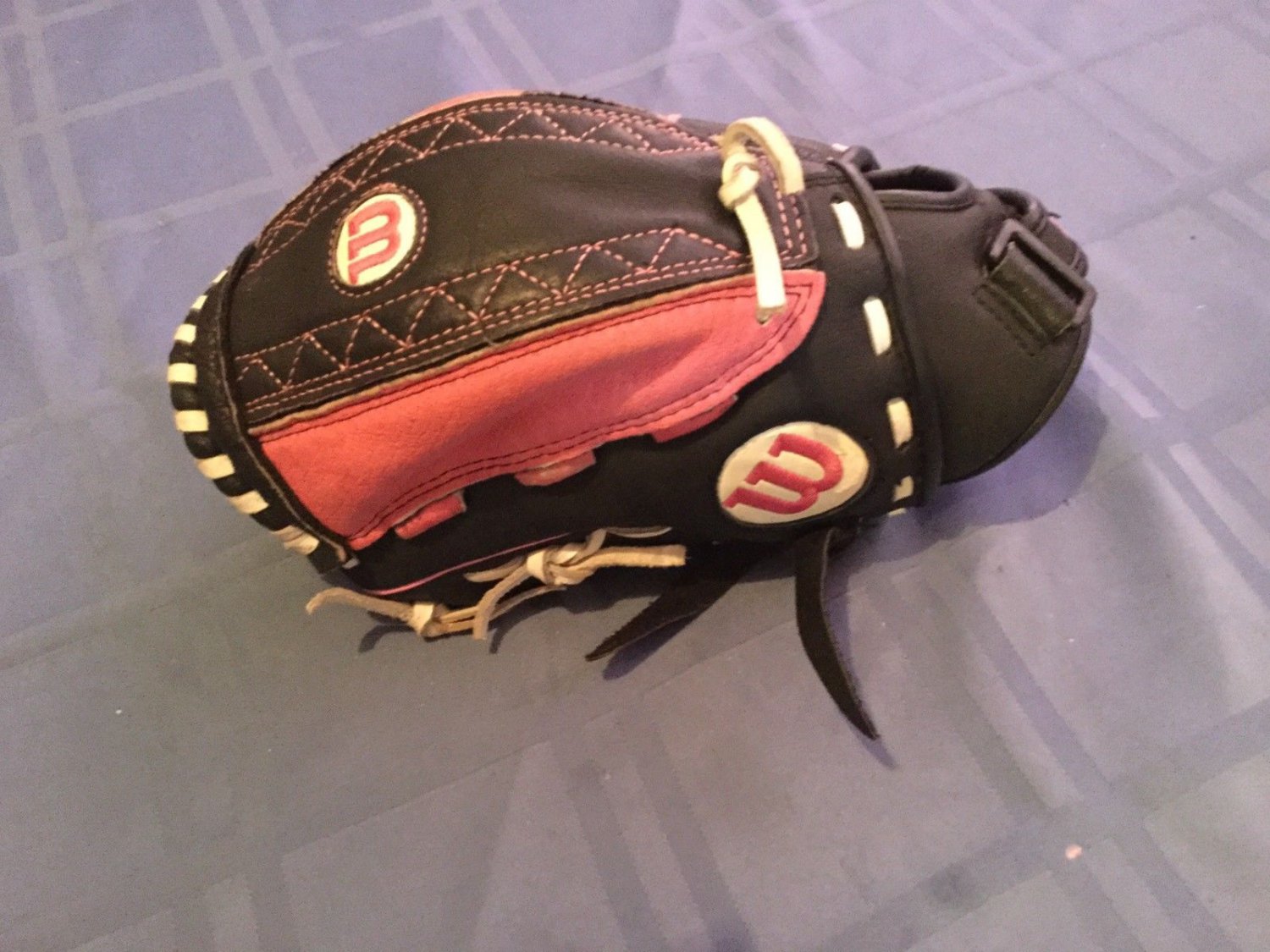 Youth Wilson glove softball leather pink black A0442 11 inches Fits