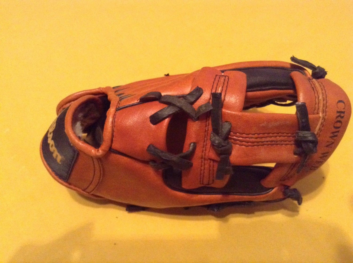 Wilson glove T ball baseball 9 inch youth Barry Larkin brown Fits left hand