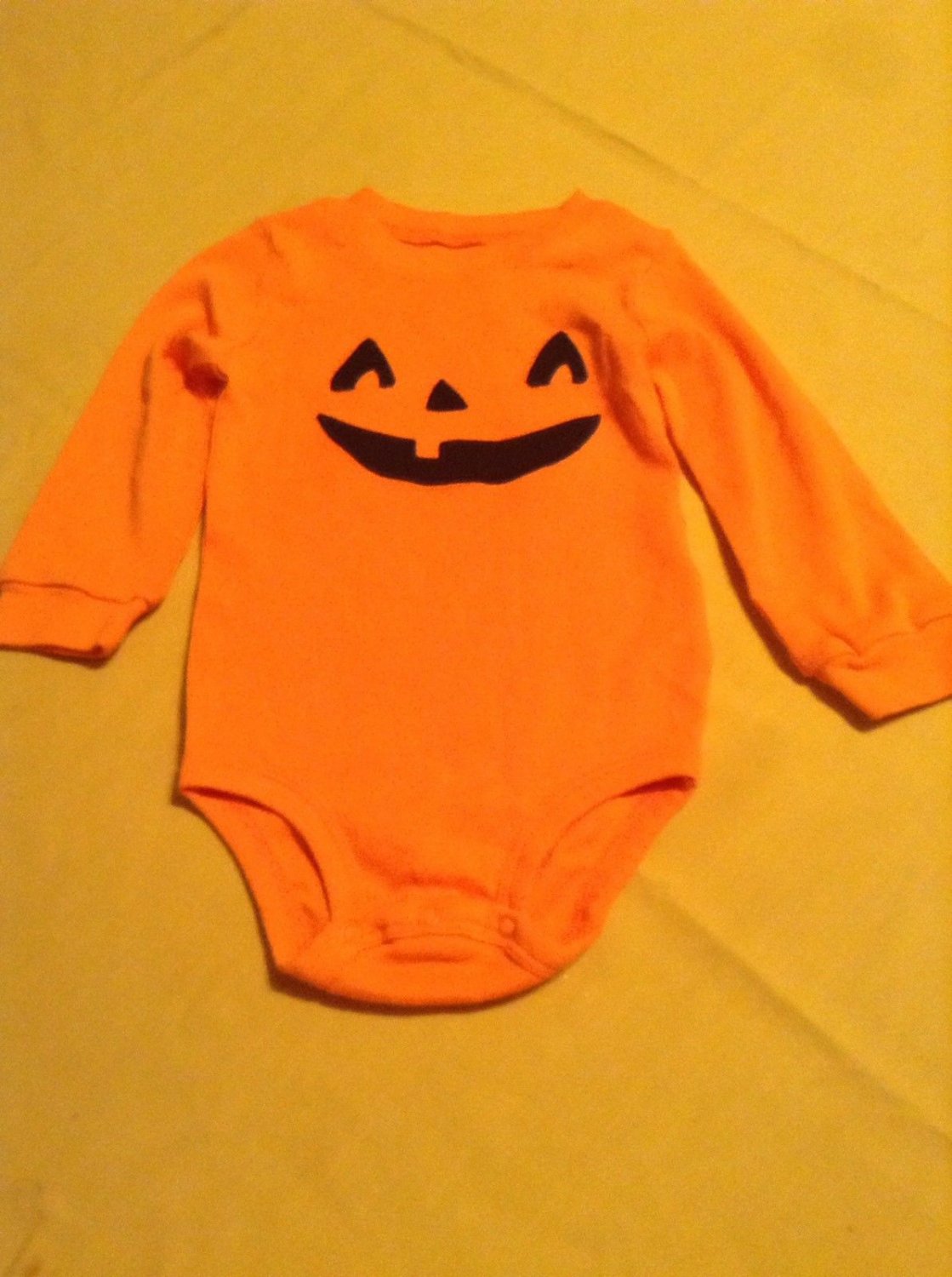 Carters Size 18 mo. outfit pumpkin 1 piece orange Boys Girls