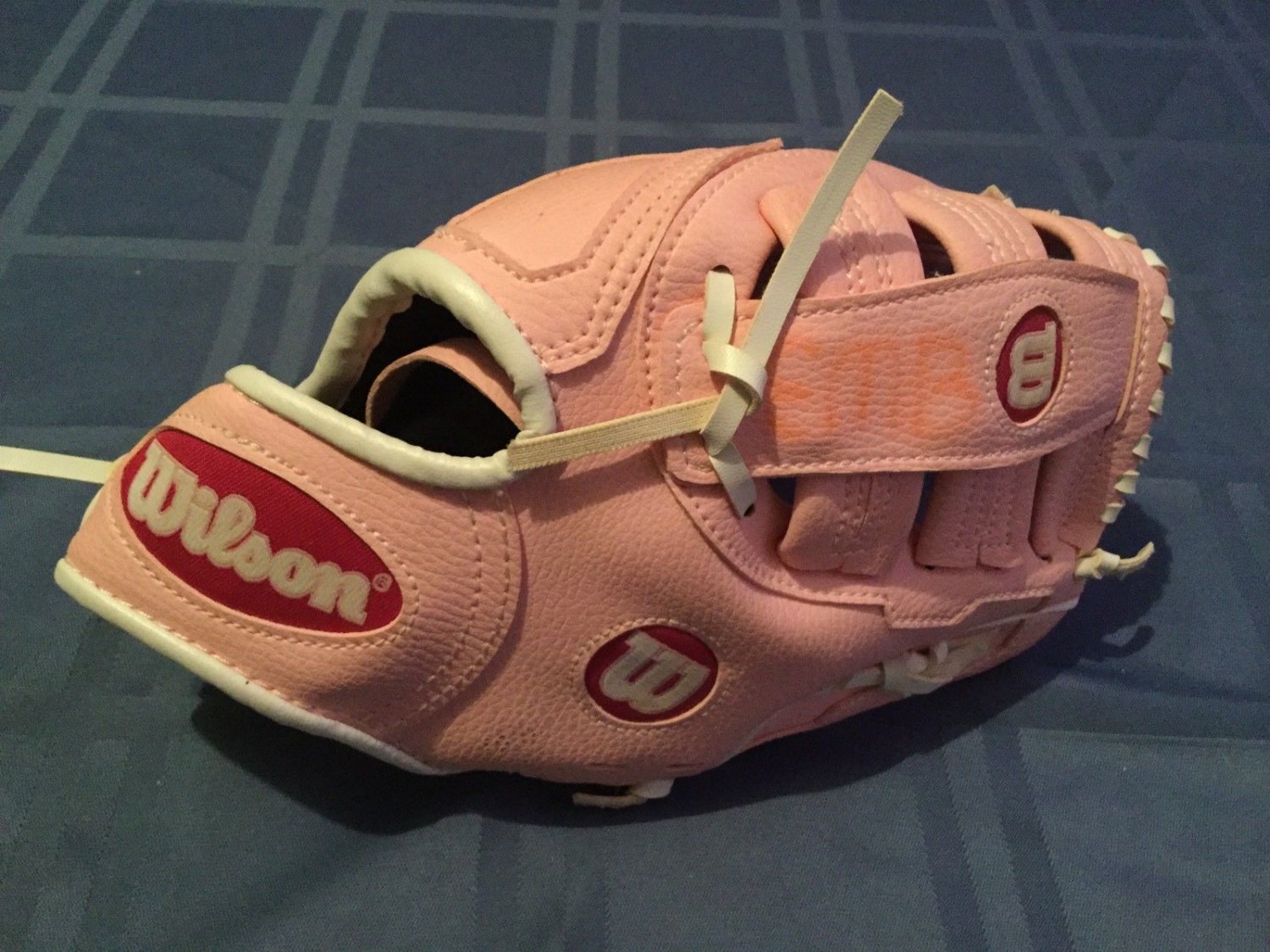 Girls WiIson glove Tee ball softball baseball pink 10 inch A150 Fits left hand
