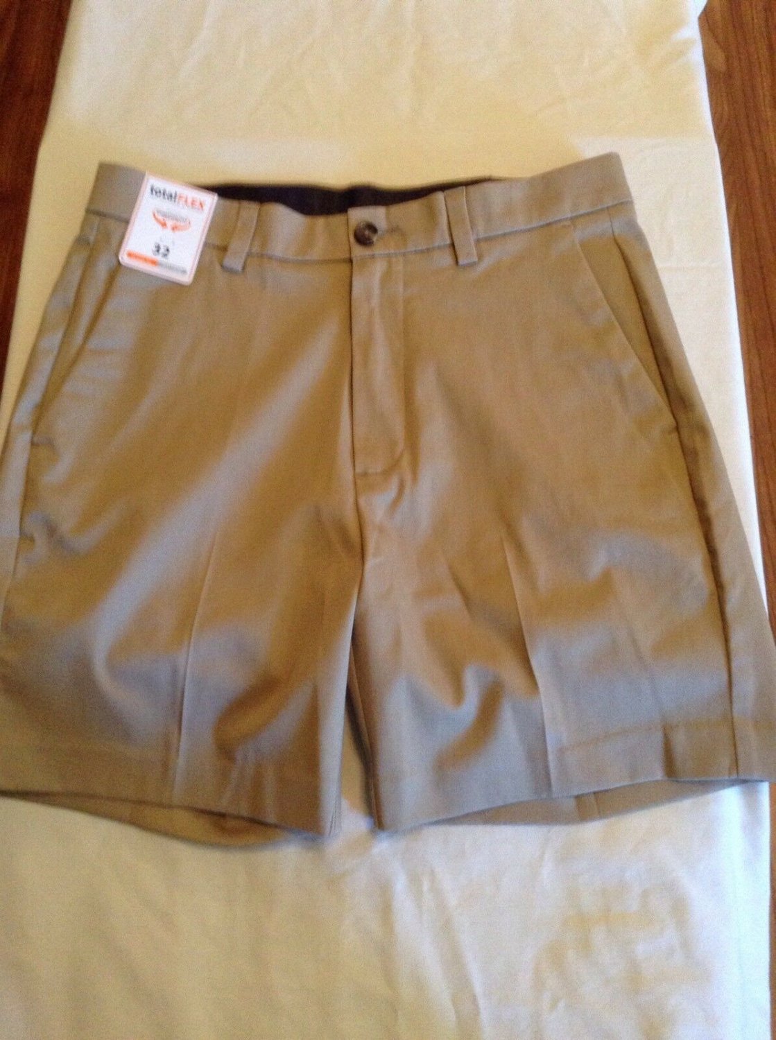 Fathers Day Size 32 Roundtree &Yorke shorts total flex khaki  7 inseam Mens