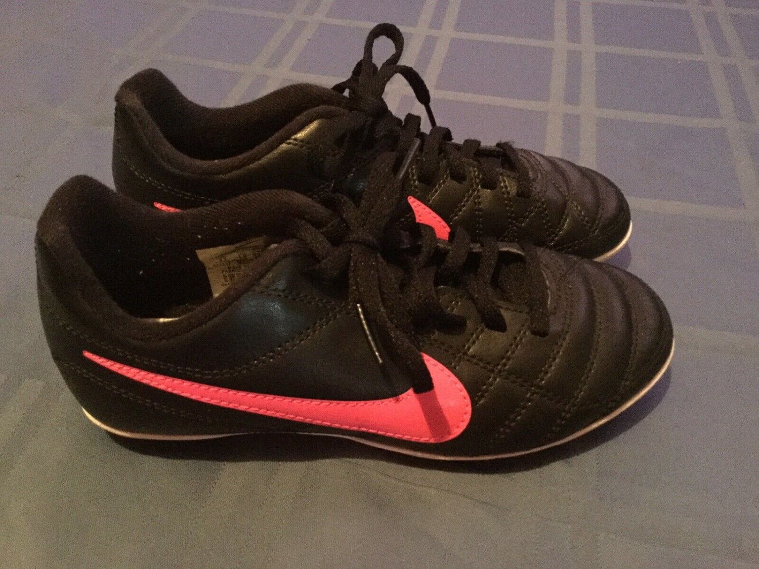 Nike cleats Size 2.5Y soccer softball baseball pink black sports shoes Girls