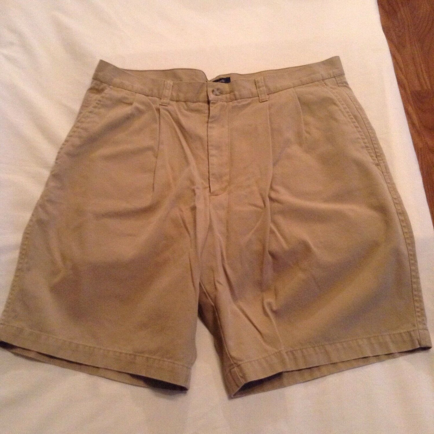 Fathers Day Mens Size 36 Dockers shorts khaki pleated relaxed fit  8.5in inseam