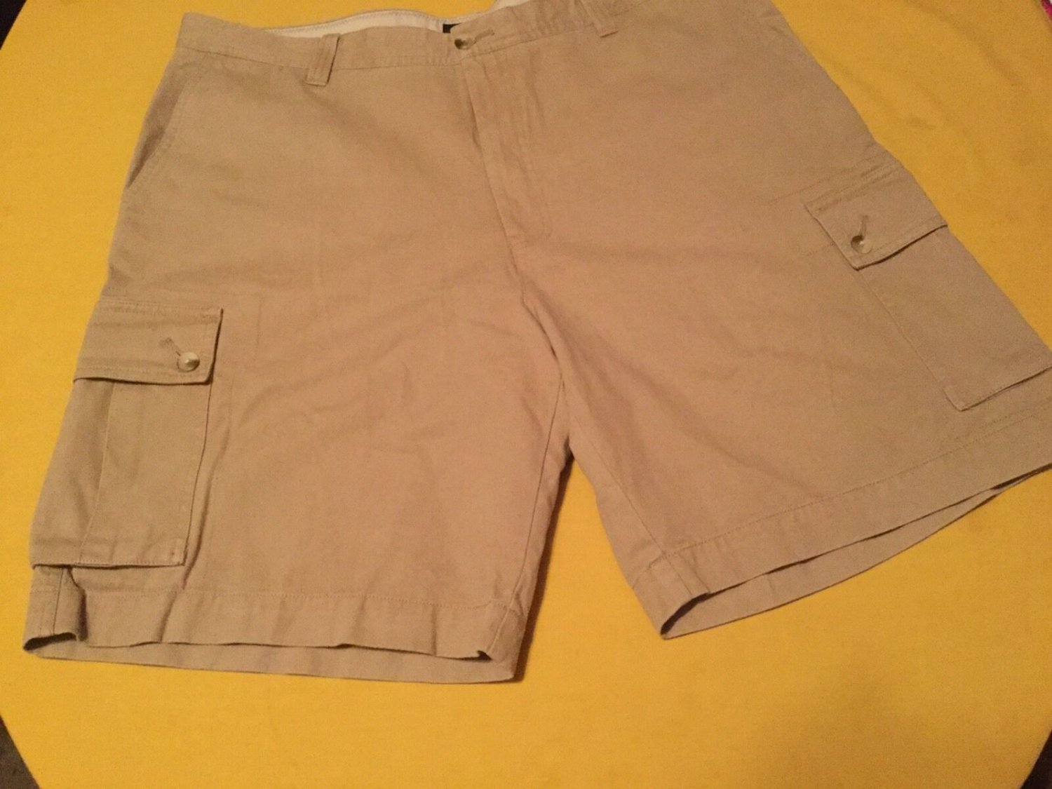 Fathers Day Size 38  Izod khaki premium cargo shorts flat front Inseam 9 inch