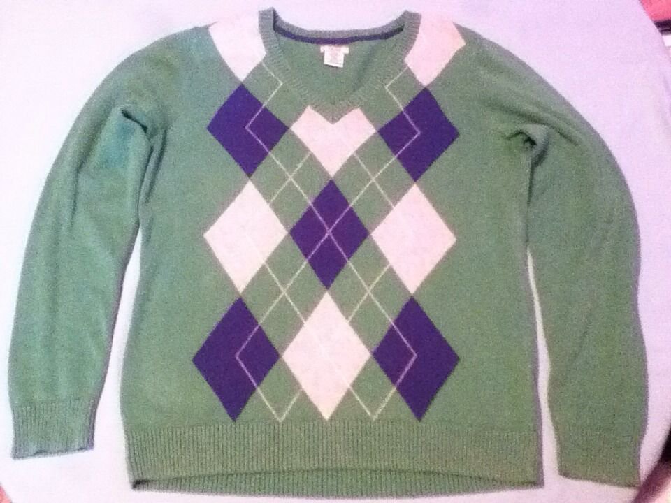St Patricks Day Size Med. Izod sweater boys teens long sleeve pullover green