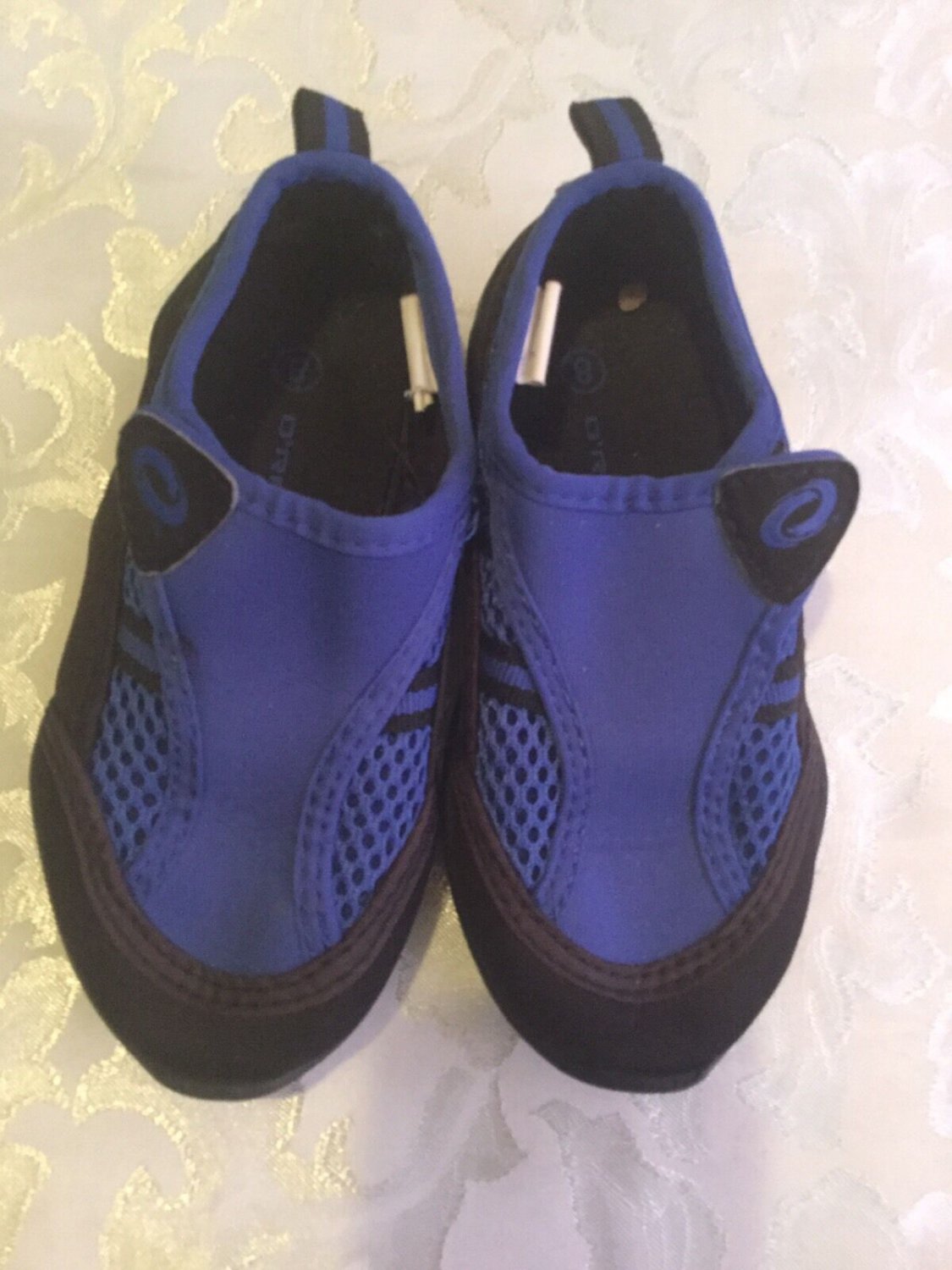 Size 8  O'Rageous water shoes blue black boys