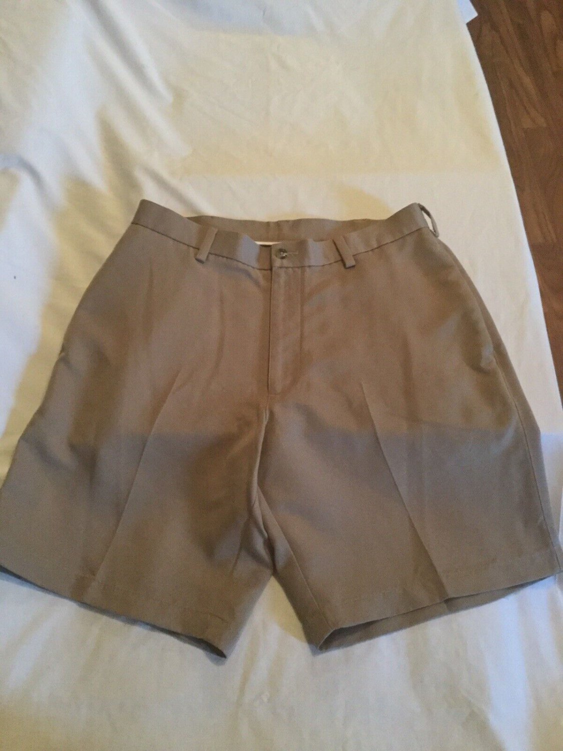 Size 33 x 9 Roundtree & Yorke shorts Easy Care beige brown 9 inch
