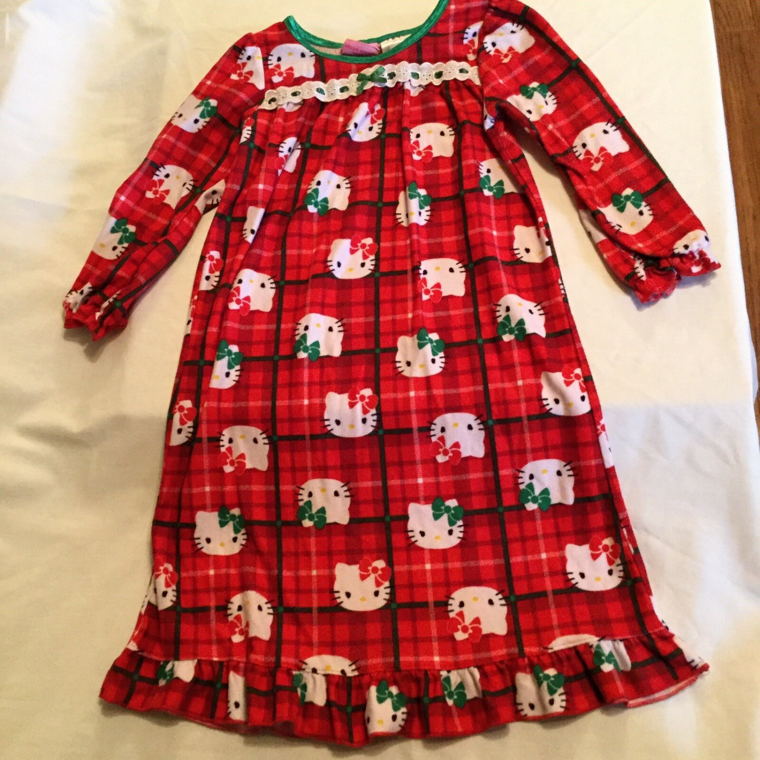 Winter Hello Kitty gown Size 4T long sleeve plaid warm red green girls