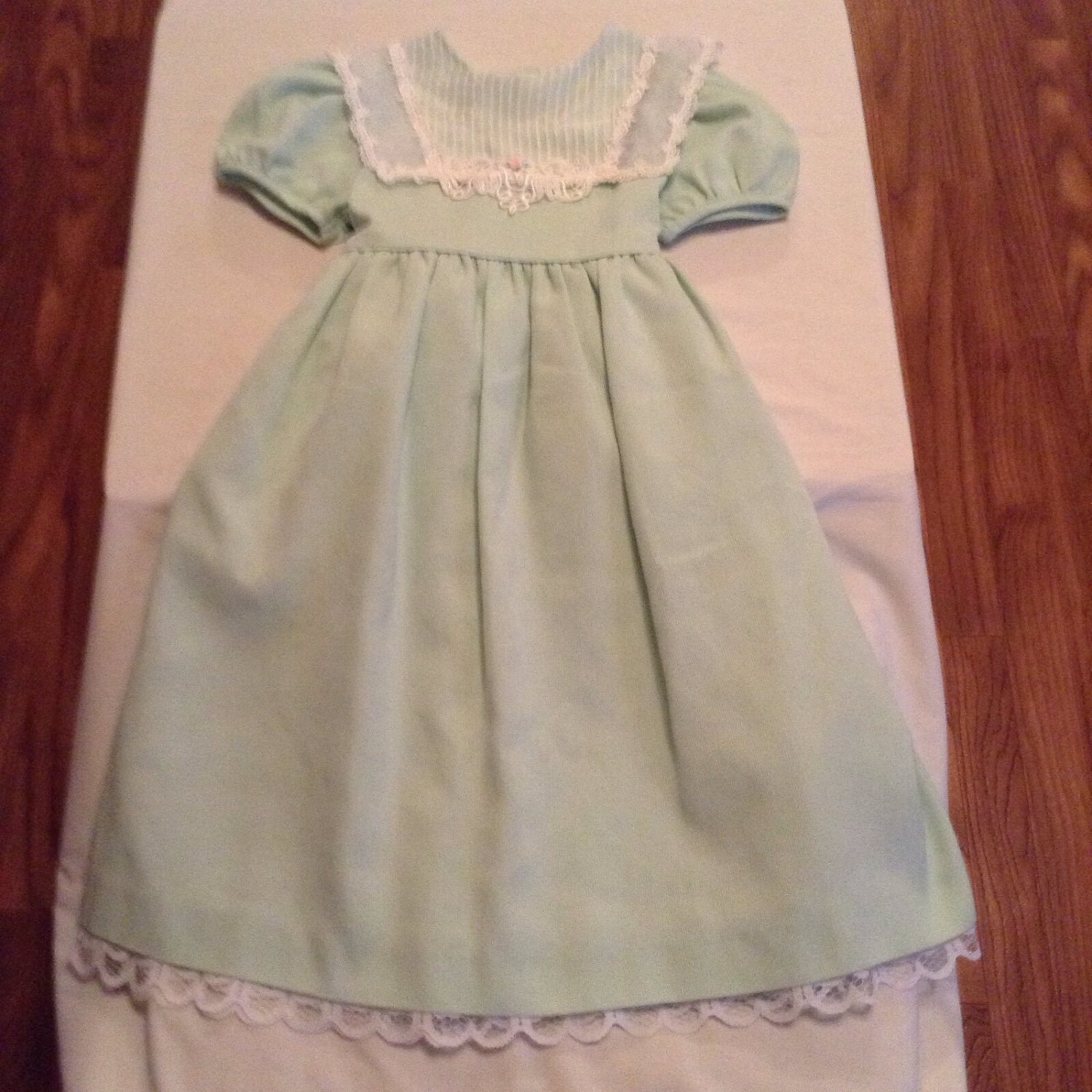 St Patricks Day Size 5 Thomas dress green holiday floral lace lining girls