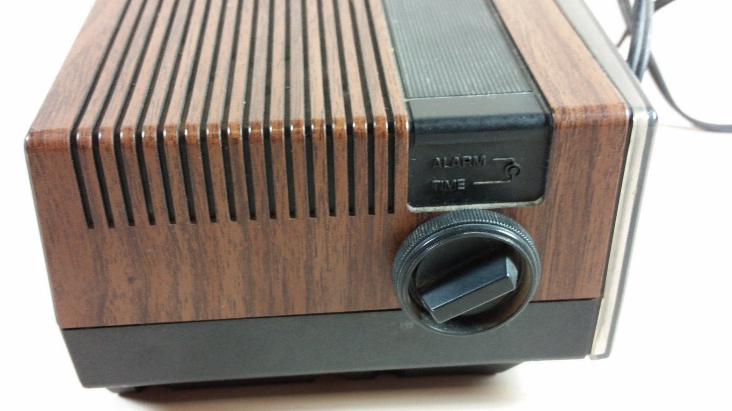 Vintage GE flip clock radio model 74305D for parts repair time not working