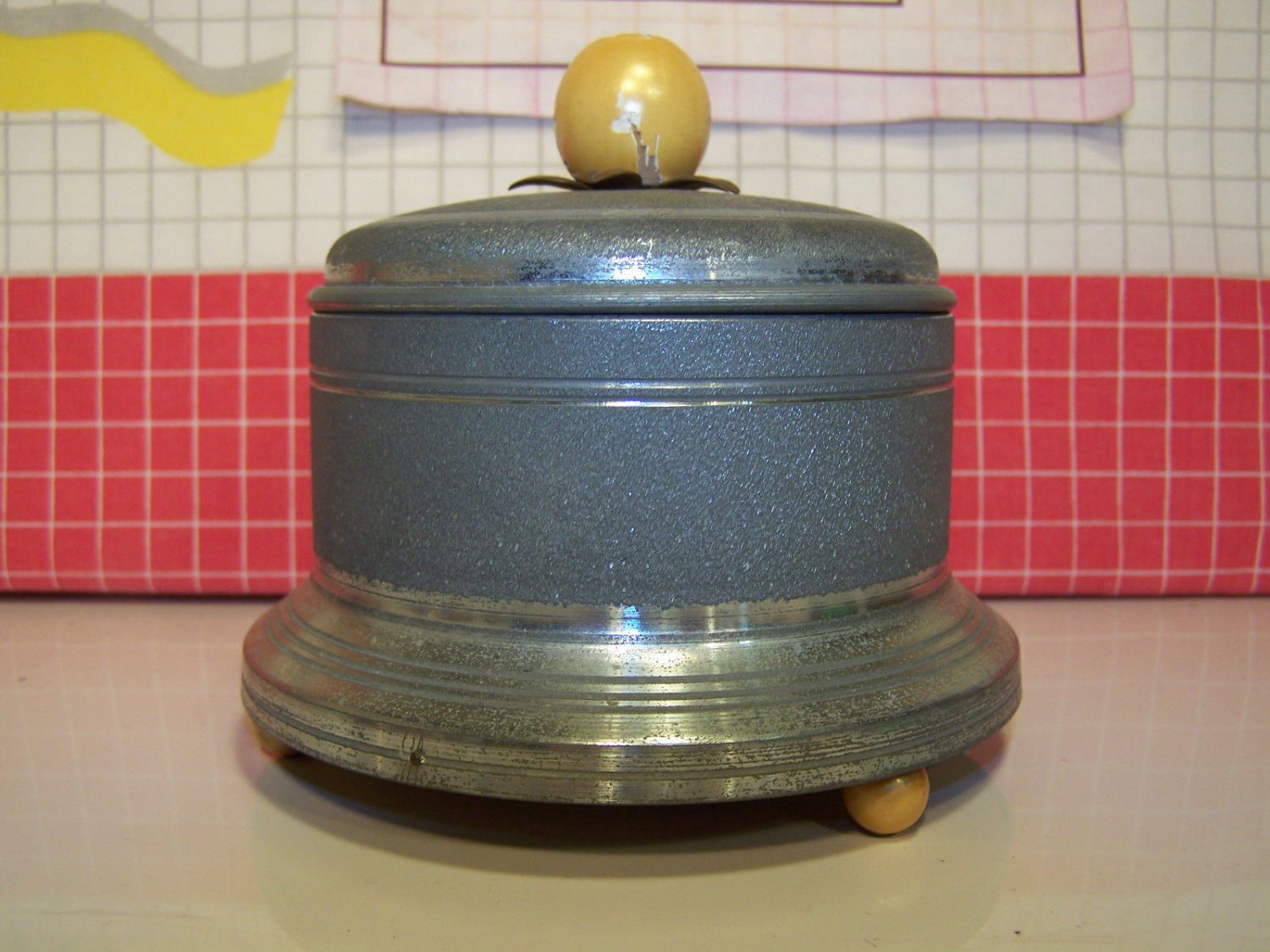 Vintage Art Deco Powder Puff Music Box Round Metal Plays