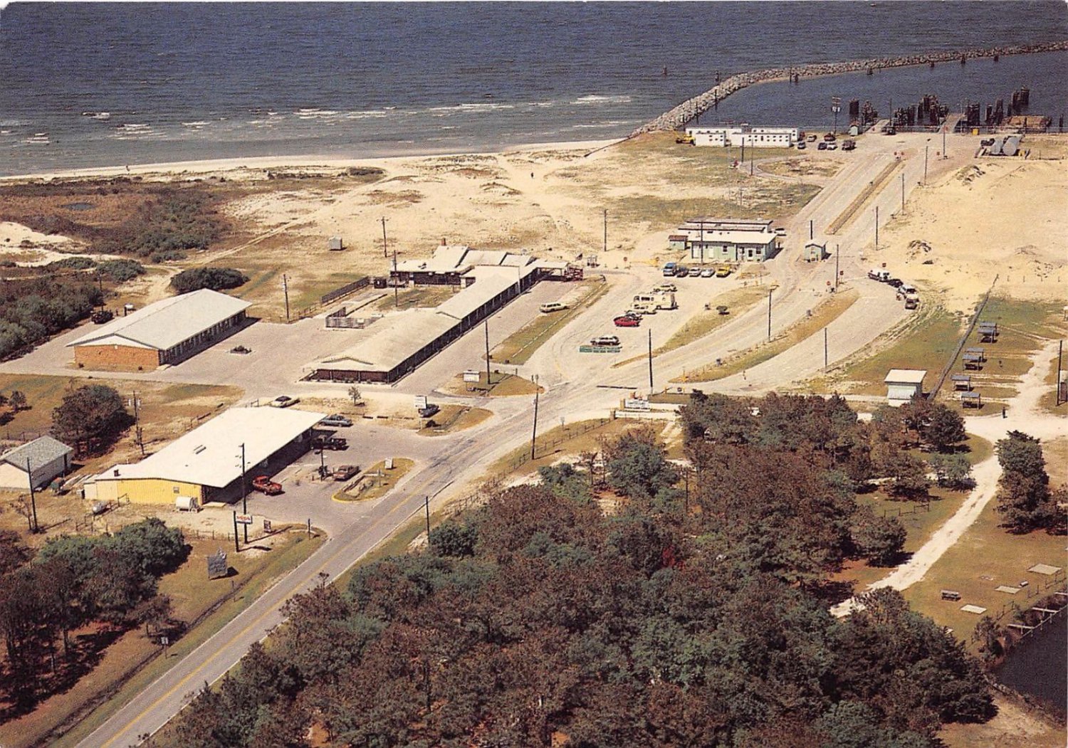CEDAR ISLAND NORTH CAROLINA DRIFTWOOD MOTELRESTAURANT AERIAL VIEW POSTCARD