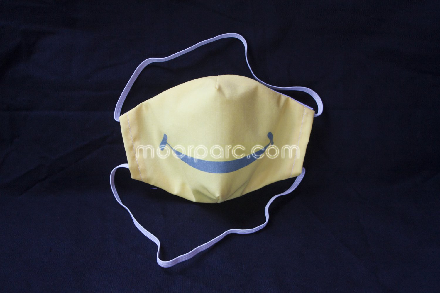 Smiley face contoured mask. Adult medium.