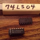 Lot of 5: National Semiconductor DM74LS04N