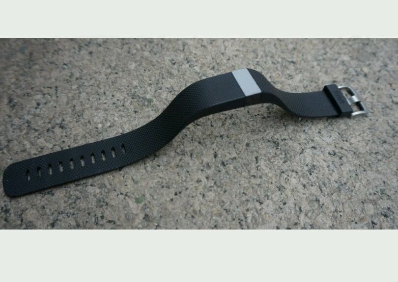MINT Fitbit Charge HR Large BLK fitness tracker fb405BKL comes with chrger only