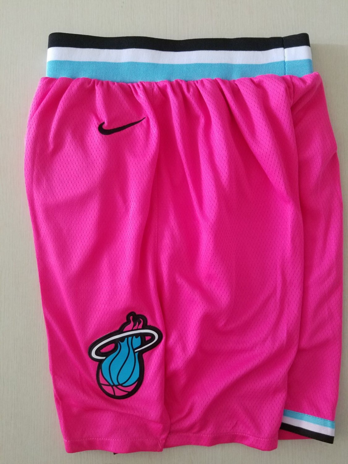 Men's Miami Heat Nike Icon Basketball NBA Shorts – Pink