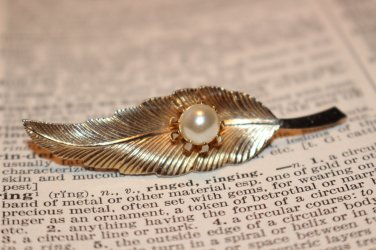 Gold Tone / Goldtone Leaf with Faux Pearl Vintage Brooch Vintage Pin