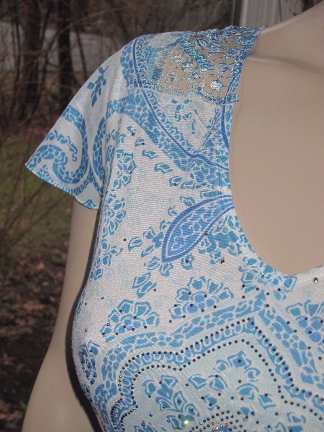 High Fifth Sz Small Gorgeous Blue Lace Cut Out in Back V Neck Top ...