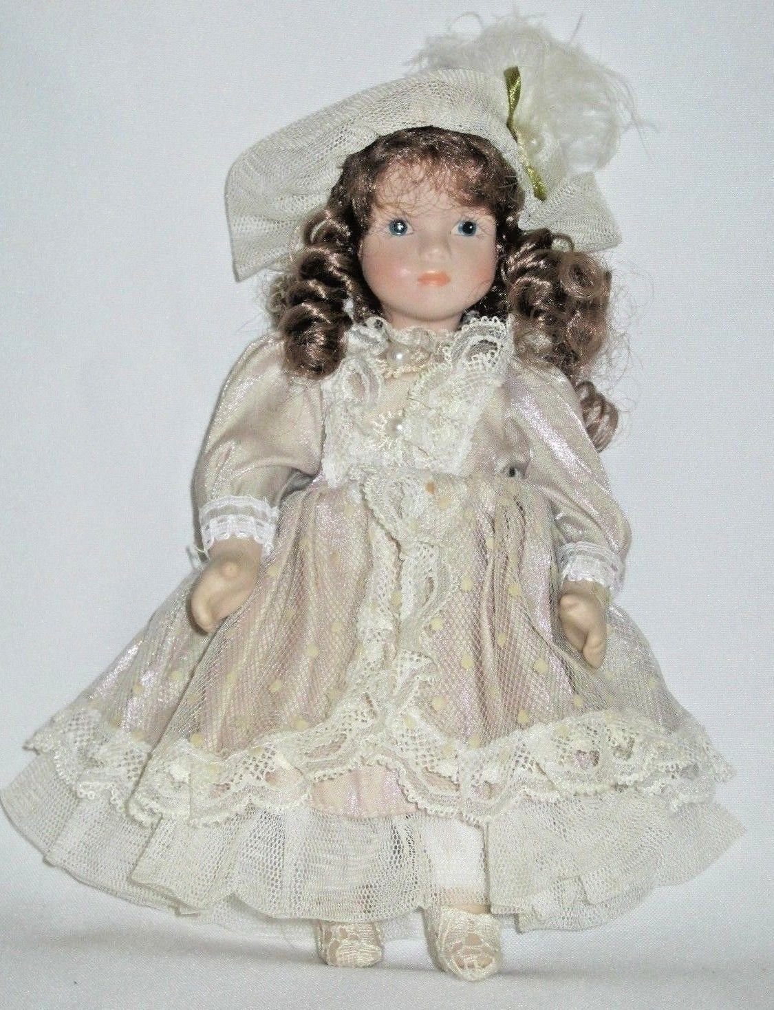 Am Creations 9 Tall Vintage 2000 Blue Eyed Curly Haired Brunette