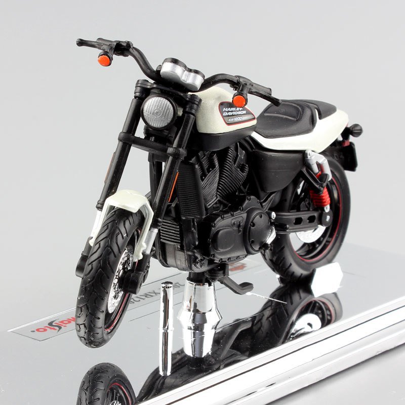 Harley 2011 XR1200X 1:18 Die Cast Metal Motorcycle Model