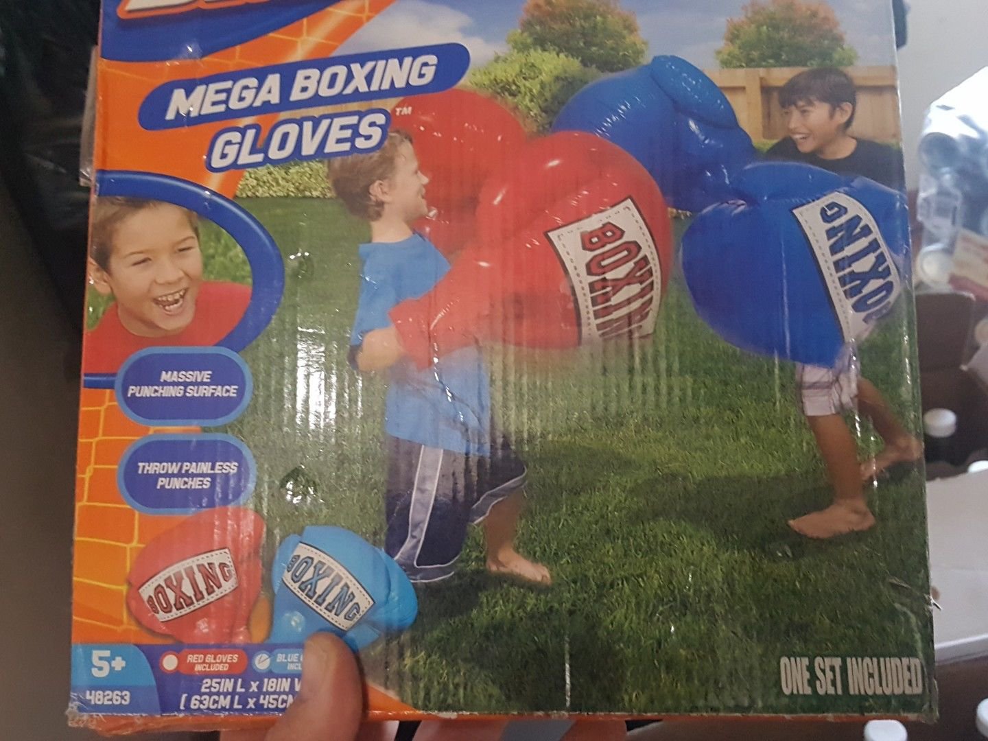 Banzai Mega Boxing Gloves - Oversized Inflatable Includes X 2 Pairs)