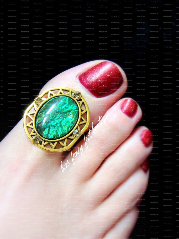 Big Toe Ring, Emerald Green Toe Ring, Gold Toe Ring, Gold Micro Bead