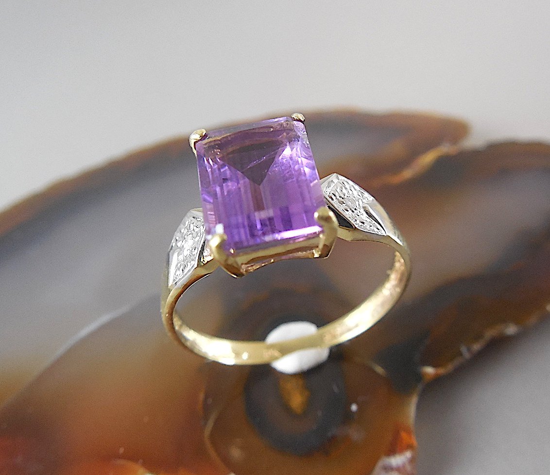 NATURAL EMERALD CUT AMETHYST & DIAMOND RING