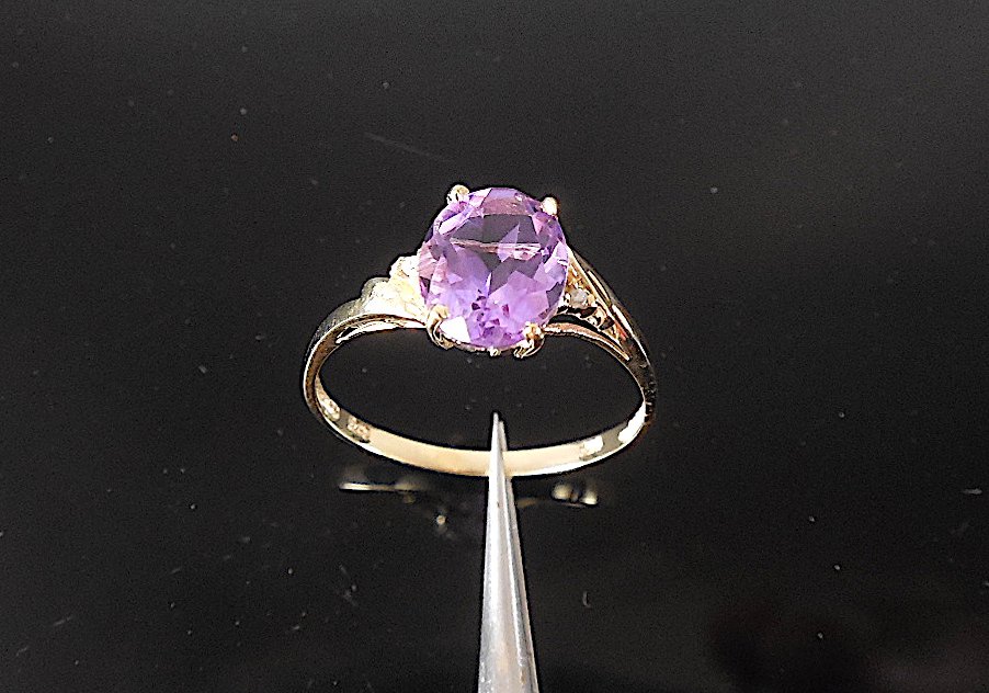 NATURAL AMETHYST & DIAMOND RING