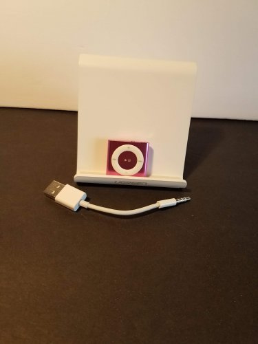 iPod Shuffle 4th generation 2gb Pink A+ condition # 62623