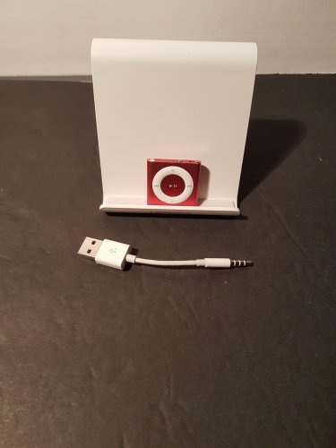 iPod Shuffle 4th generation 2gb Pink A- condition # 4656