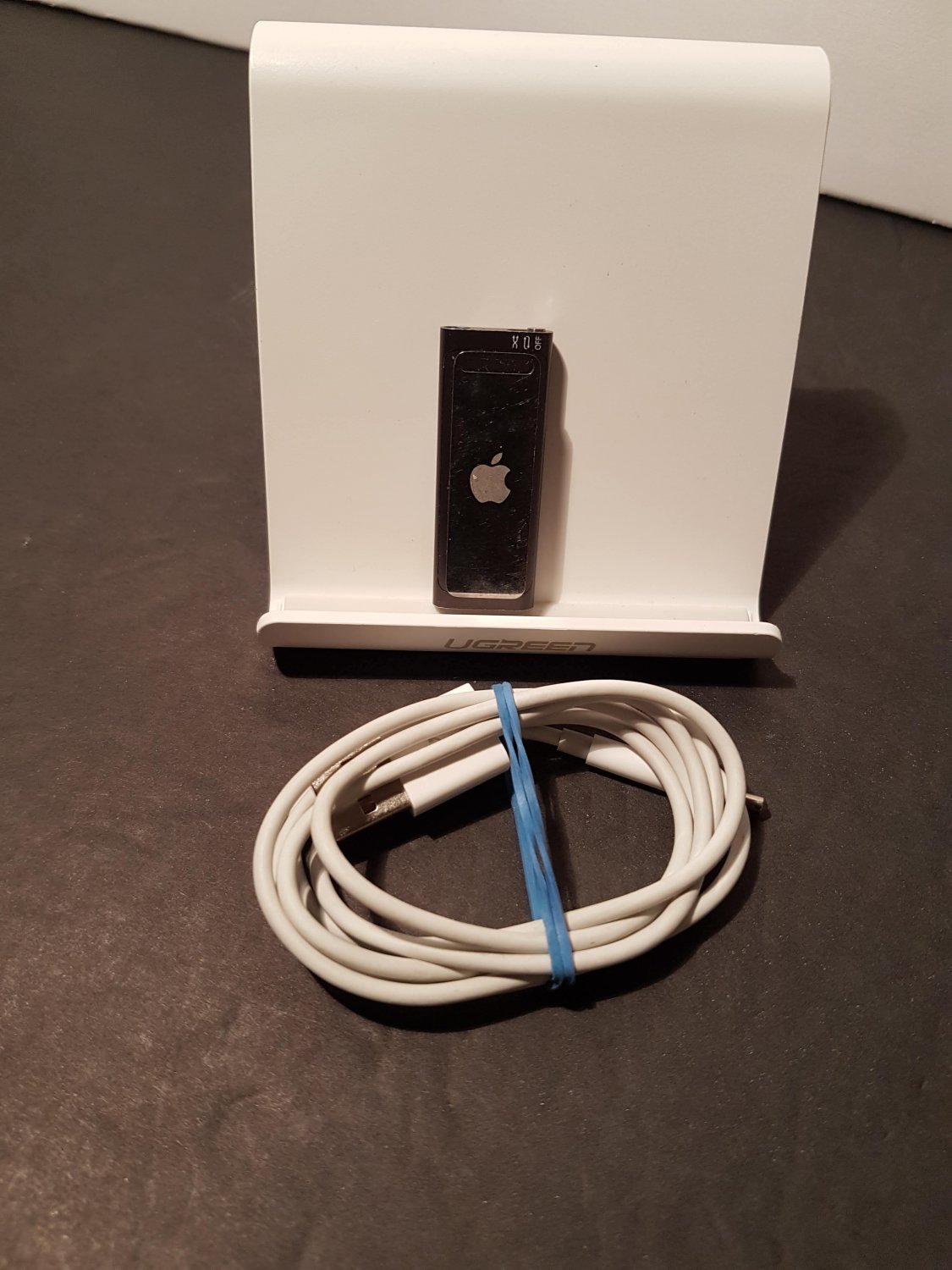 iPod Shuffle 3rd generation 4gb Gray A Condition 27926