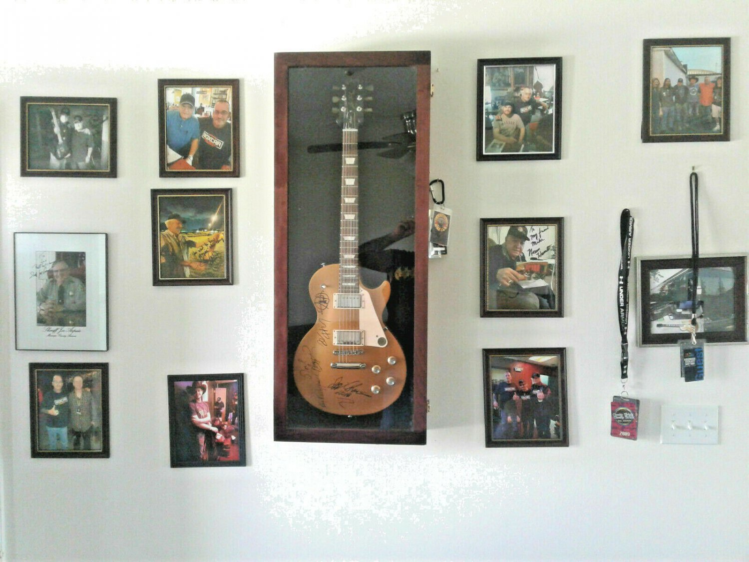 Guitar Display case Cherry Finish Hardwood Guitar display case R/B felt