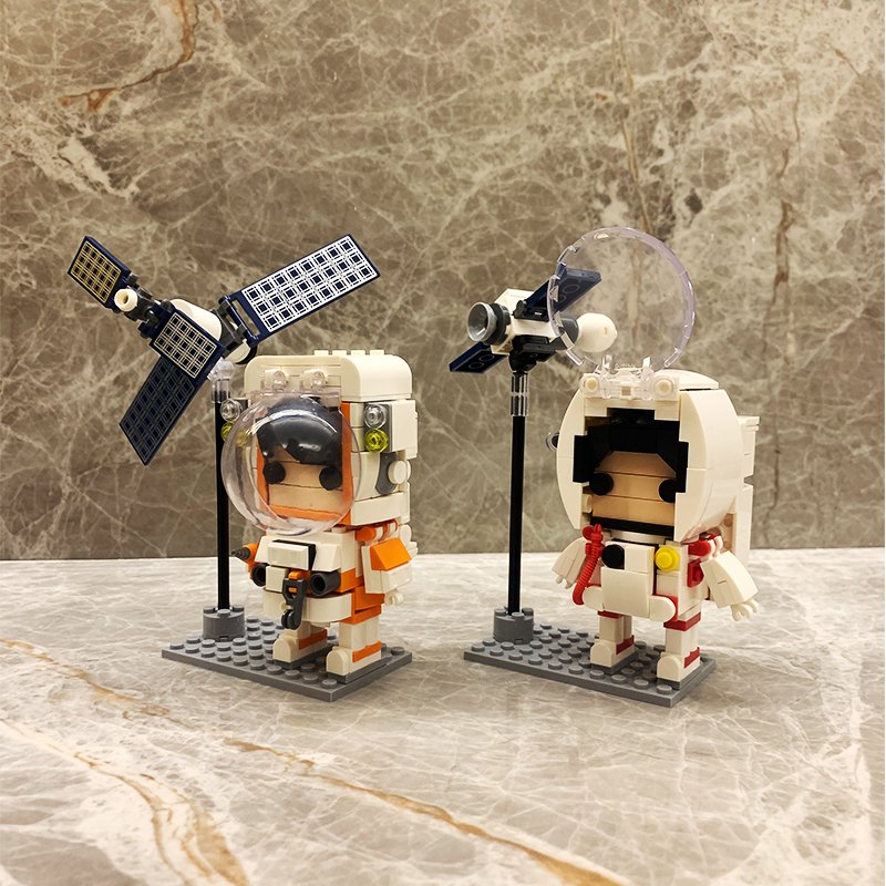 2pcs Big Astronaut satellite Minifigures Lego Compatible Astronaut Sets