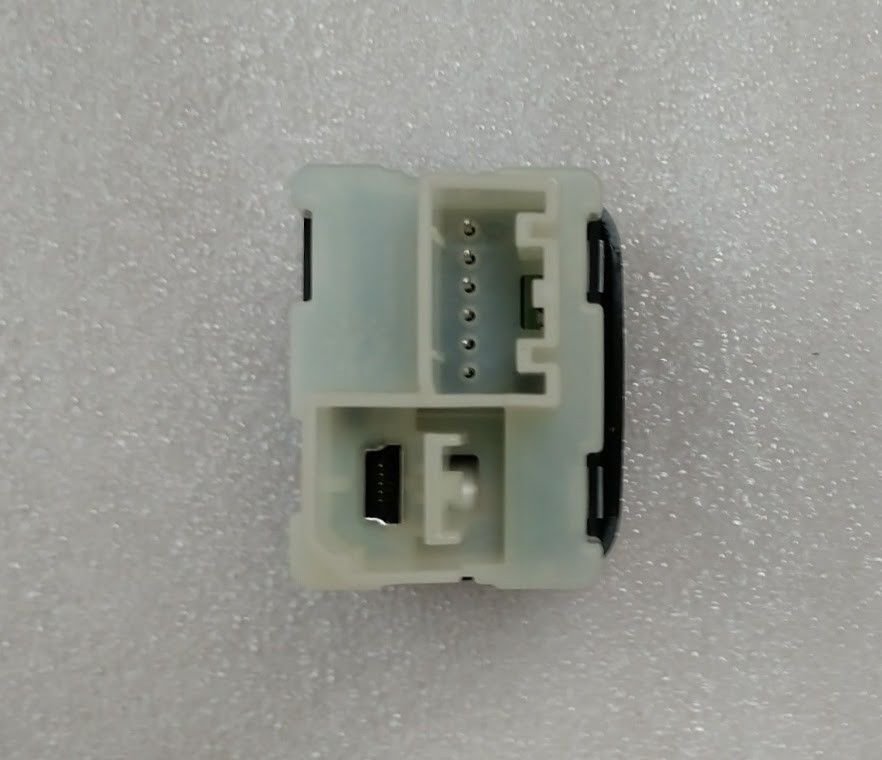 CTS Camaro USB & Aux Input plug module for center console. OEM. New!!