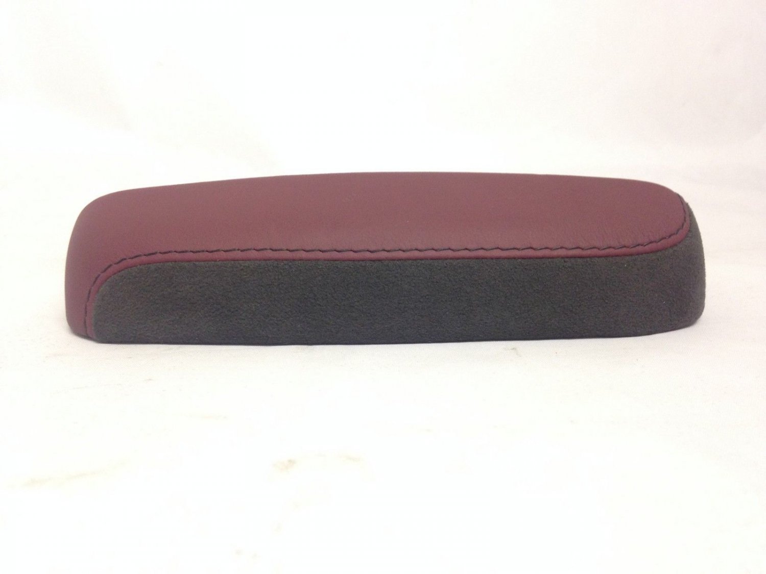 CTS 2014-18 morello red leather upper end cap. Goes behind lid on center console