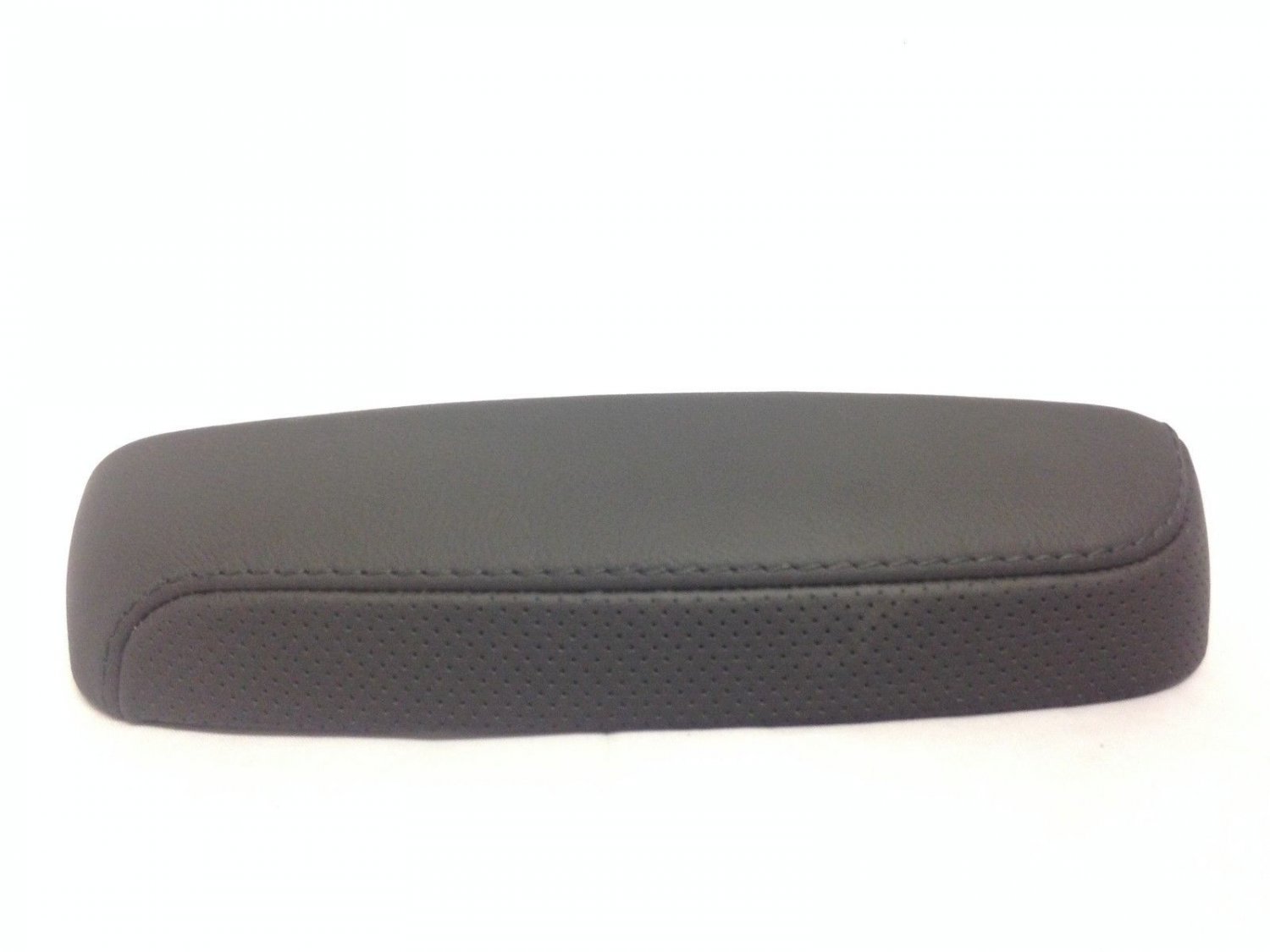 CTS 2014-2018 jet black leather upper end cap. Goes behind lid on center console